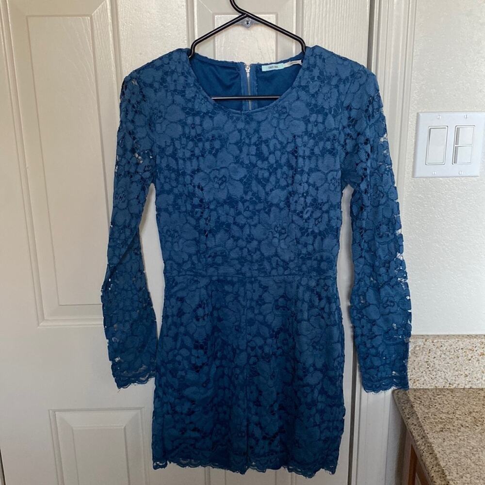 Urban Outfitters Kimchi Blue Floral Lace Shorts Romper Blue Zip Up EUC Sz 4